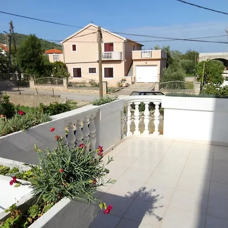 And With Parking Space Mrljane, Pasman - 299 Maison d'hôtes